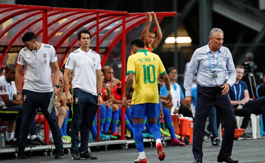 Neymar se retiró lesionado del amistoso de Brasil(EFE)
