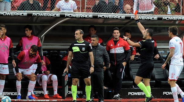 Fernando Espinoza fue protagonista de una situación particular en el entretiempo del clásico entre Huracán y San Lorenzo