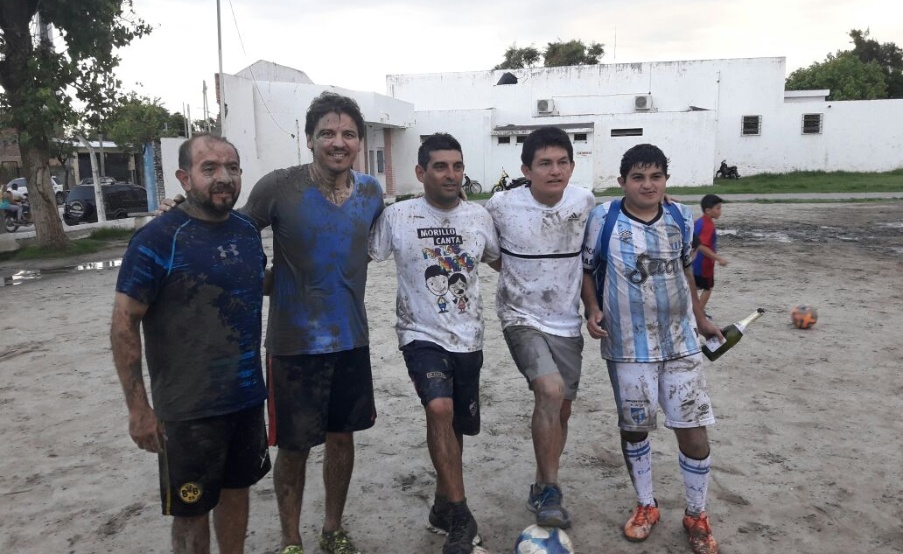 El Pulga Rodríguez con sus amigos(Gentileza Ariel Brito)