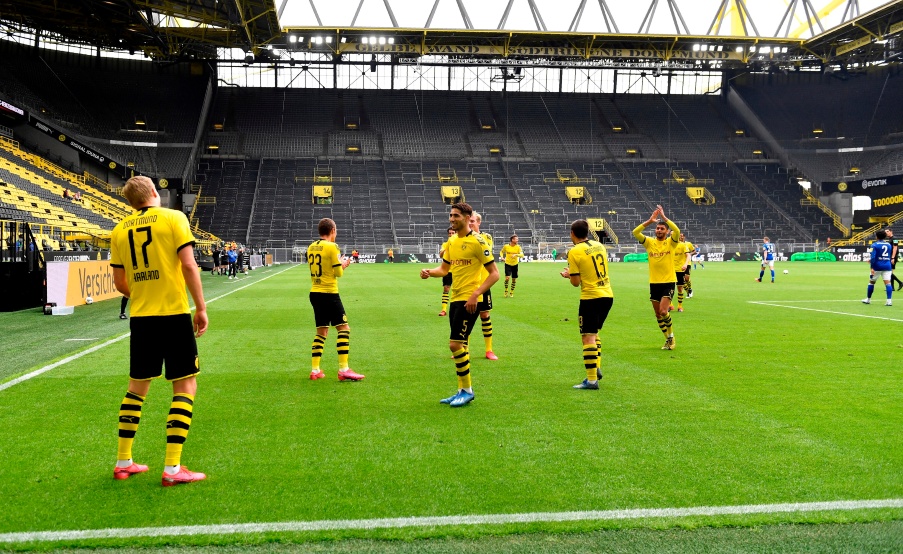 El festejo con distanciamiento social de Erling Haaland y sus compañeros de Borussia Dortmund(EFE)