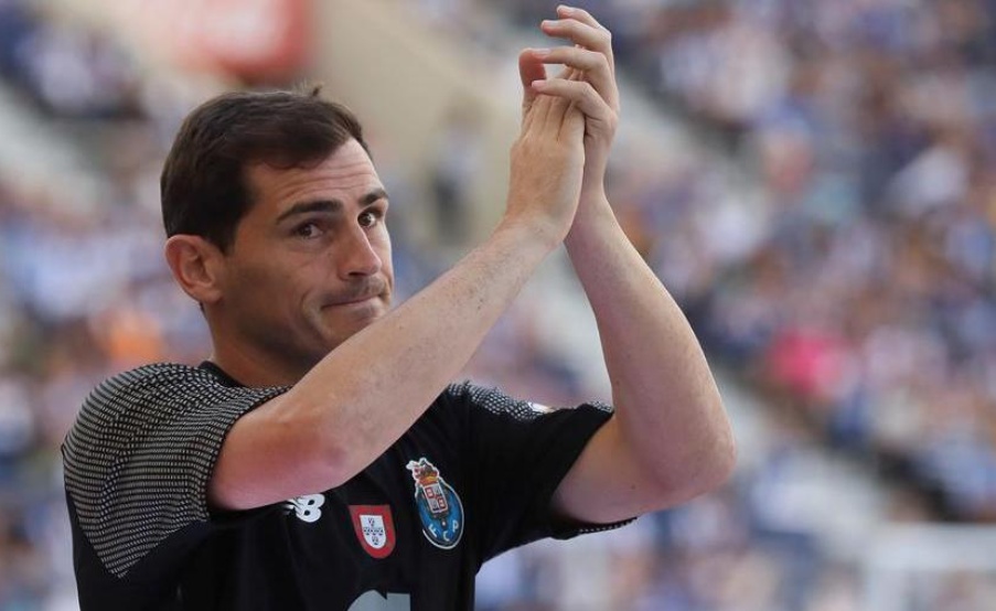 Lionel Messi envió un gran mensaje a Casillas por su retiro del fútbol.(EFE)