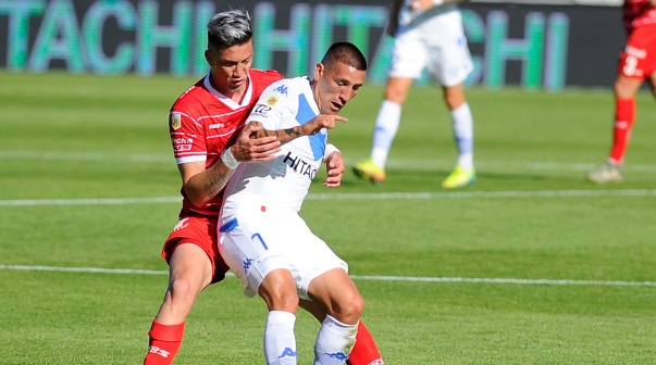 Ricky Centurión, en acción en Vélez vs. Huracán