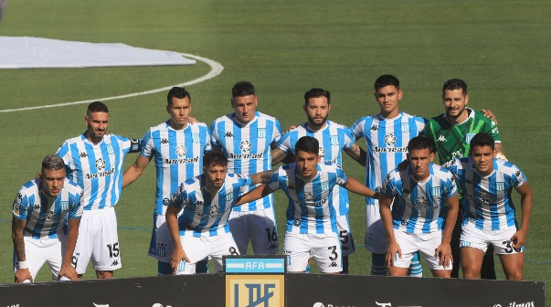 Ezequiel Schelotto llegó al país para firmar con Racing