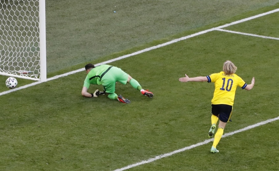 Emil Forsberg de penal, el gol de Suecia(EFE)