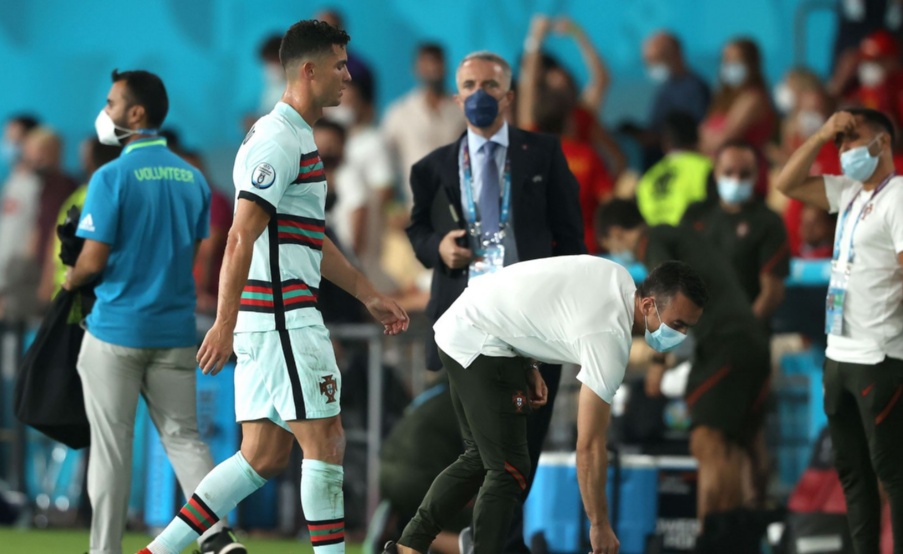 Cristiano se retira del estadio de la Cartuja tras la eliminación(EFE)