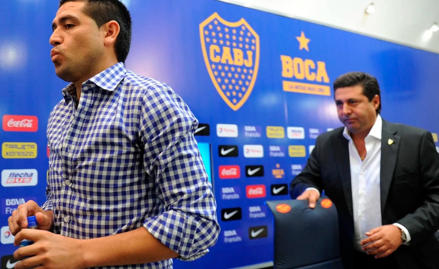 Juan Román Riquelme y Daniel Angelici(Fotobaires)