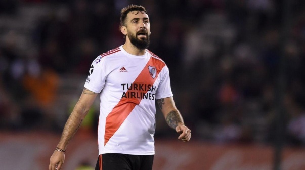 Los hinchas de River se acordaron de Pratto tras el título de Flamengo