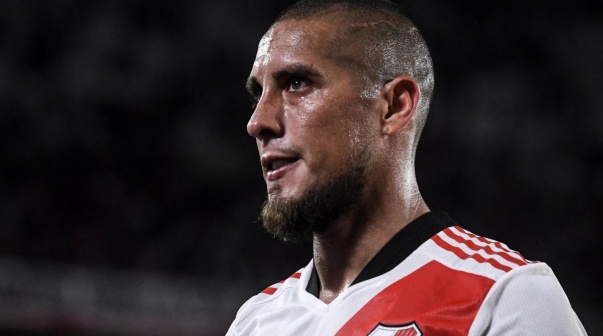 Maidana le apuntó a Pezzella en River: 