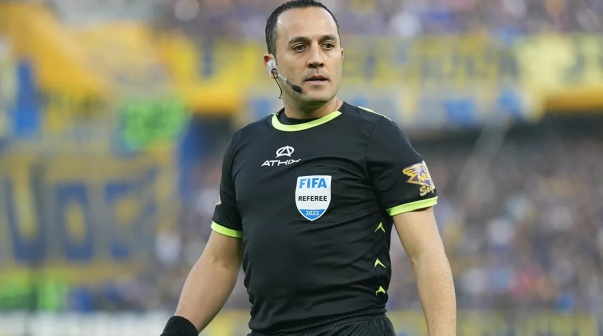 La fuerte advertencia de Boca al árbitro Fernando Espinoza: 