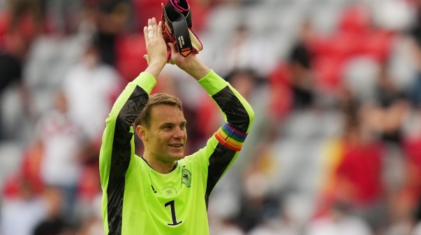 El inesperado gesto de Neuer con los hinchas de Boca tras la victoria