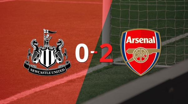 Arsenal, de visitante, derrotó 2-0 a Newcastle United