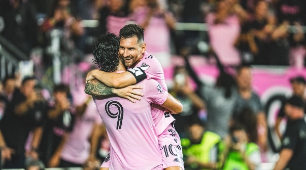 Lionel Messi junto con Leonardo Campana en el Inter Miami
