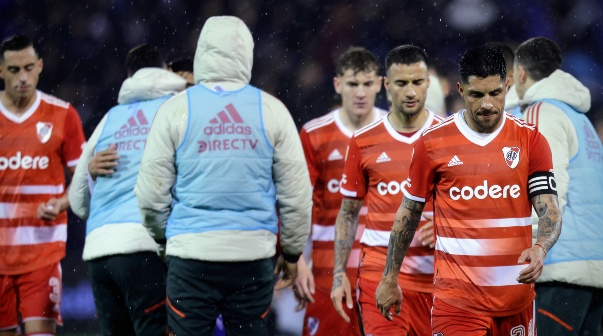 Los futbolistas de River luego de la derrota frente a Vélez
