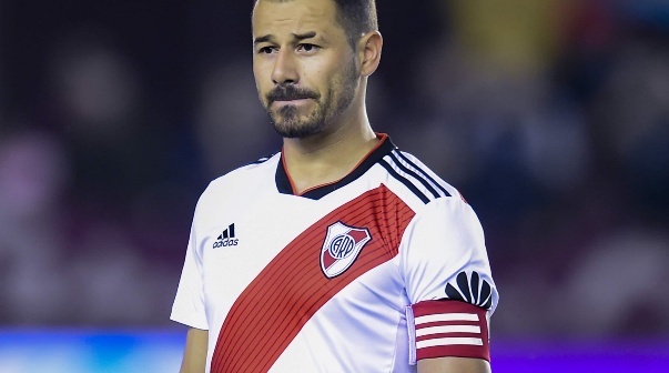 Rodrigo Mora posó con la camiseta de otro club del fútbol argentino