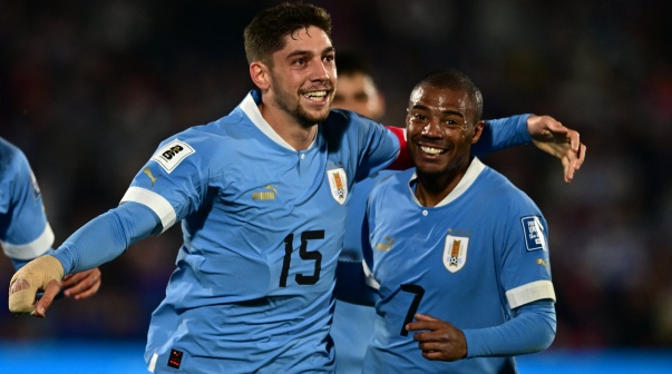 Sin Cavani y Suárez, Uruguay le ganó a Chile de la mano de De La Cruz