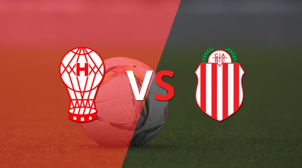 Empate a 0 en el comienzo del segundo tiempo entre Huracán y Barracas Central