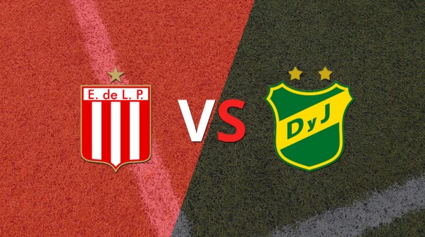 Estudiantes anota y pasa a superar por 2-0 a Defensa y Justicia