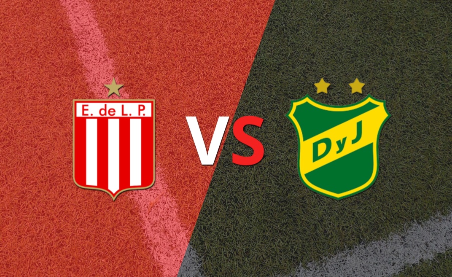 Estudiantes anota y pasa a superar por 2-0 a Defensa y Justicia