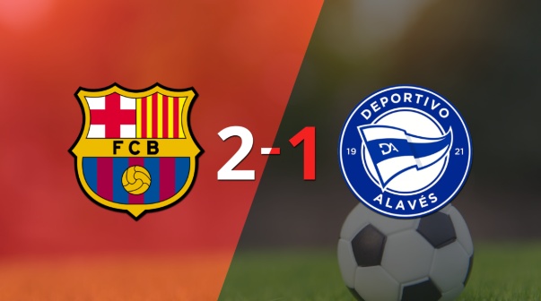 Barcelona gana 2-1 a Alavés con doblete de Robert Lewandowski