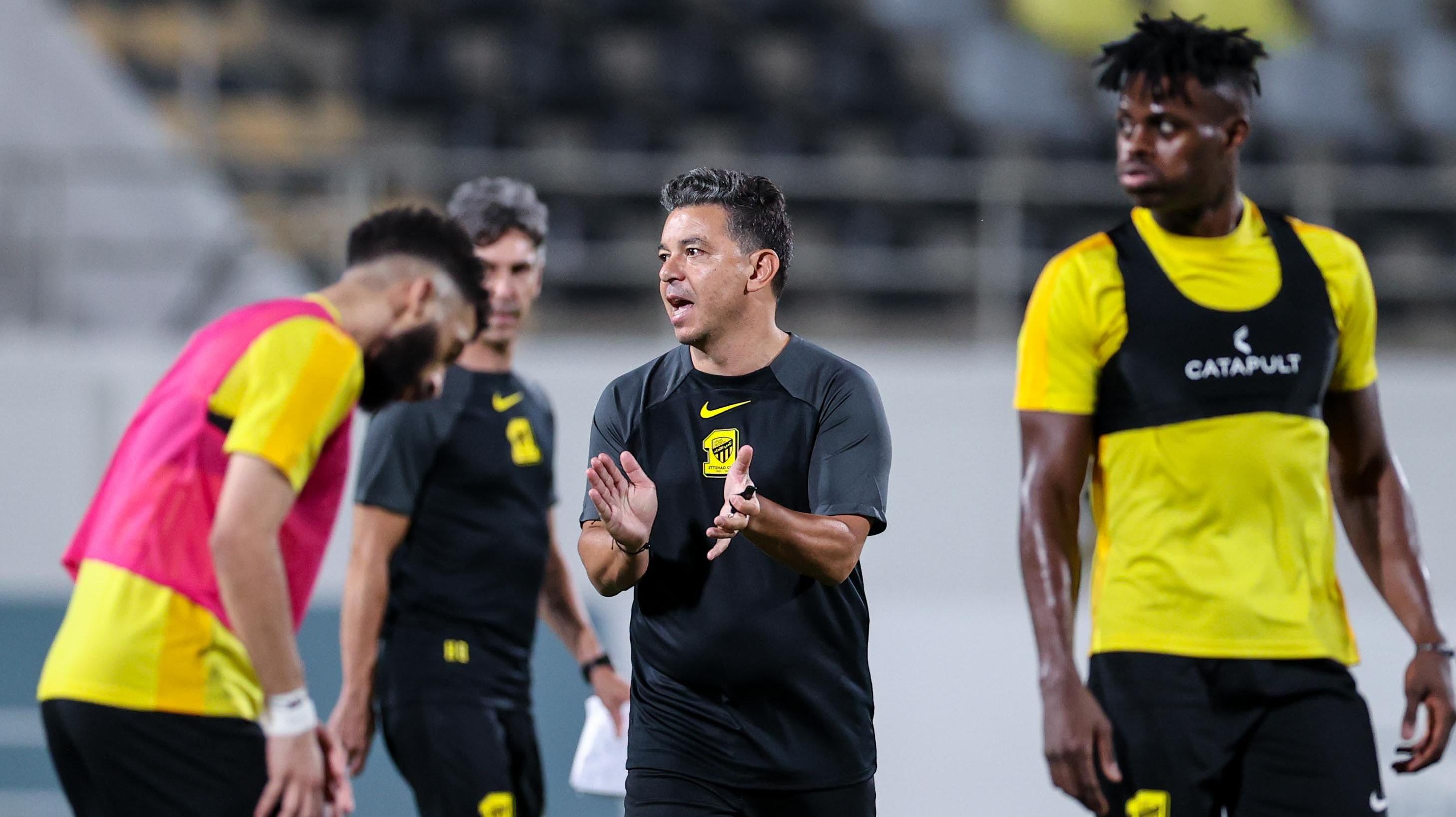 Bronca de un jugador de Al Ittihad con Gallardo: 