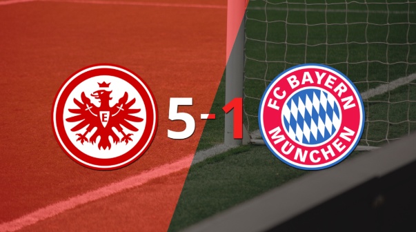 Eintracht Frankfurt derrotó sin complicaciones a Bayern Múnich con doblete de Eric Ebimbe