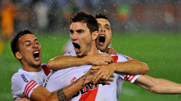 05/08/2015Télam , Buenos Aires,  River Plate está derrotando 1-0 a  Tigres de México por la final de la Copa Libertadores de América en el estadio Monumental. Festejos de los millonarios tras el gol de Lucas Alario.Foto: Alejandro Santa Cruz/cf