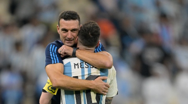 La revelación de Valdano a Scaloni sobre Messi que hace delirar a Argentina