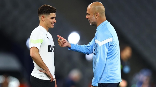 La inesperada decisión que tomó Pep Guardiola con Julián Álvarez
