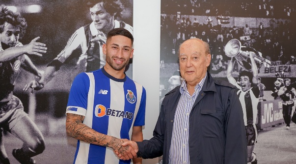 Alan Varela la está rompiendo en el Porto