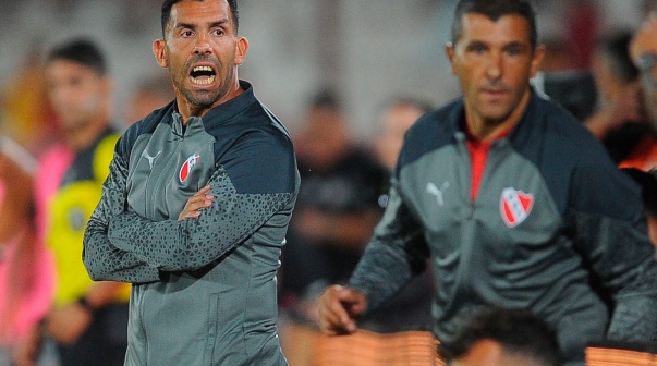 Un DT de la Liga Profesional le tiró a Tevez: 