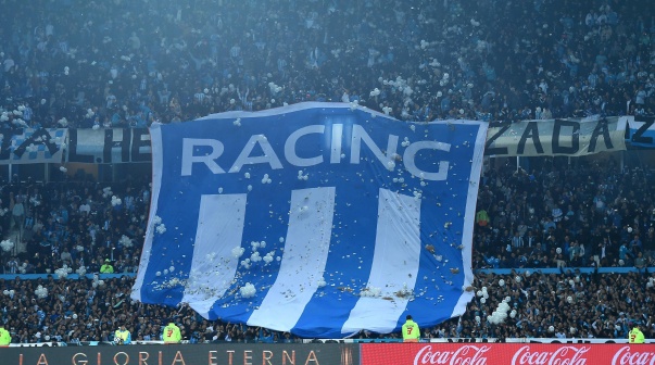 Hinchada de Racing.