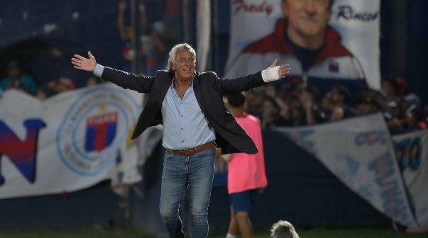 Pipo Gorosito dejó de ser el entrenador de Tigre