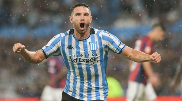 Telam 20240209 FÚTBOL-LPF-SAN LORENZO-RACING CLUB Racing y San Lorenzo se enfrentan en la Copa de la Liga Profesional de Fútbol (LPF) Foto: Julian ALVAREZ/Telam/mcl Gol de Adrián Martínez