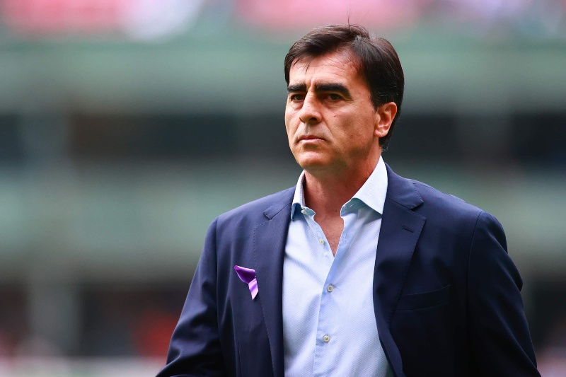 &nbsp;Agredió a un rival: Gustavo Quinteros protagonizó un escándalo con Gremio en Brasil.