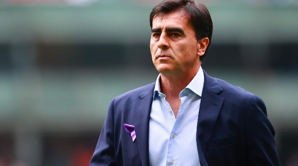 Sin el llamado de Boca, Gustavo Quinteros asumiría en un gigante sudamericano