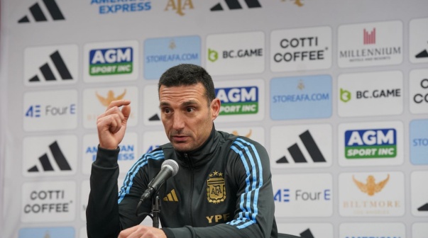 Respira Scaloni: un jugador de la Selección renovó contrato en su club