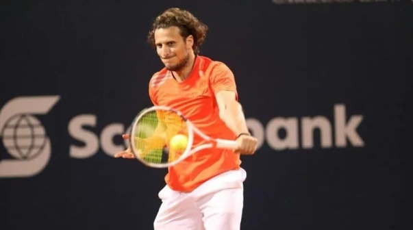 Cambia la pelota por la raqueta: Diego Forlán hará su debut como tenista profesional