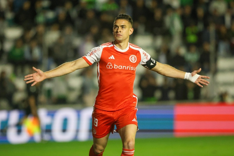 Rafael Santos Borré, ex River, fue ofrecido a Independiente&nbsp;