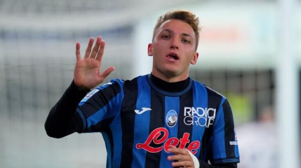 Bombazo mundial: El gigante de Europa que busca a Mateo Retegui