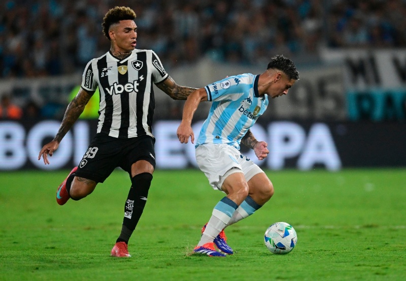 Racing y Botafogo abrieron la Recopa Sudamericana en el Cilindro.