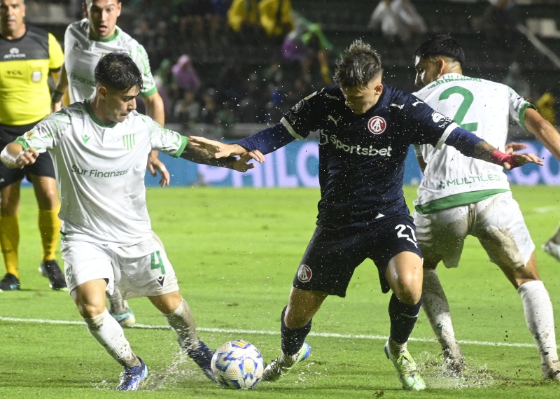 Banfield e Independiente empataron 0-0 en la reanudación.