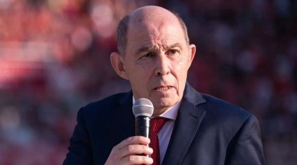 Bochini le marcó la cancha a Vaccari en Independiente: 