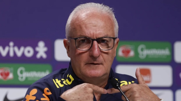 Tras su salida de Brasil, Dorival Júnior fue presentado como DT de un inesperado equipo