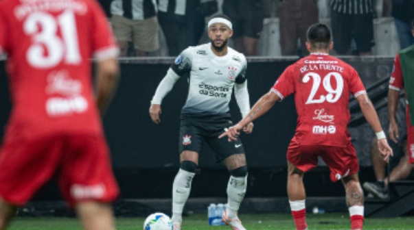 La picante chicana de Huracán a Depay tras ganarle a Corinthians en Brasil