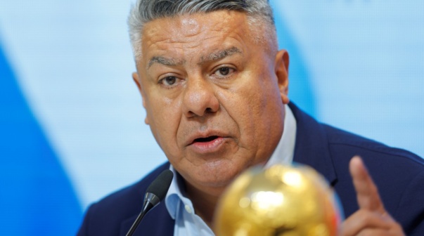 Riquelme y 'Chiqui' Tapia se juntaron con Alejandro Domínguez por un motivo inesperado