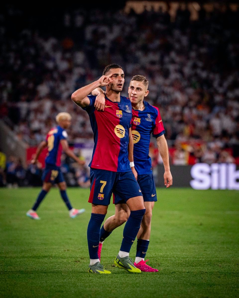 Ferrán Torres quedó mano a mano con Thibaut Courtois, lo eludió y, con el arco vacío, puso el empate&nbsp;