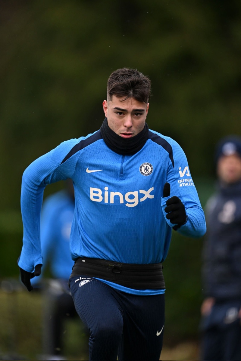 Desde Inglaterra afirman que Aaron Anselmino se iría del Chelsea a un inesperado equipo&nbsp;