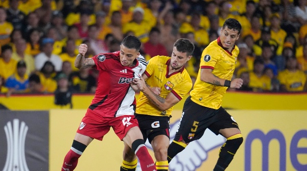 FBL-LIBERTADORES-BARCELONA-RIVER PLATE