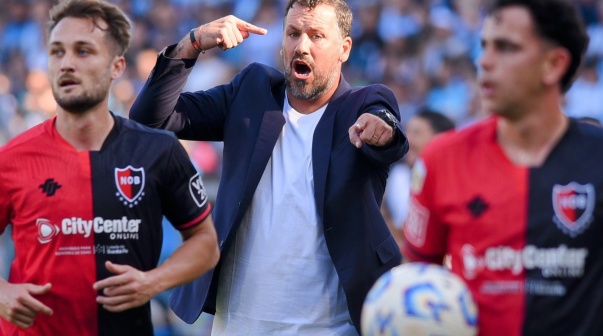 Cristian Fabbiani. Newells Olds Boys. Fecha 16 Torneo Apertura Liga Porfesional Argentina.