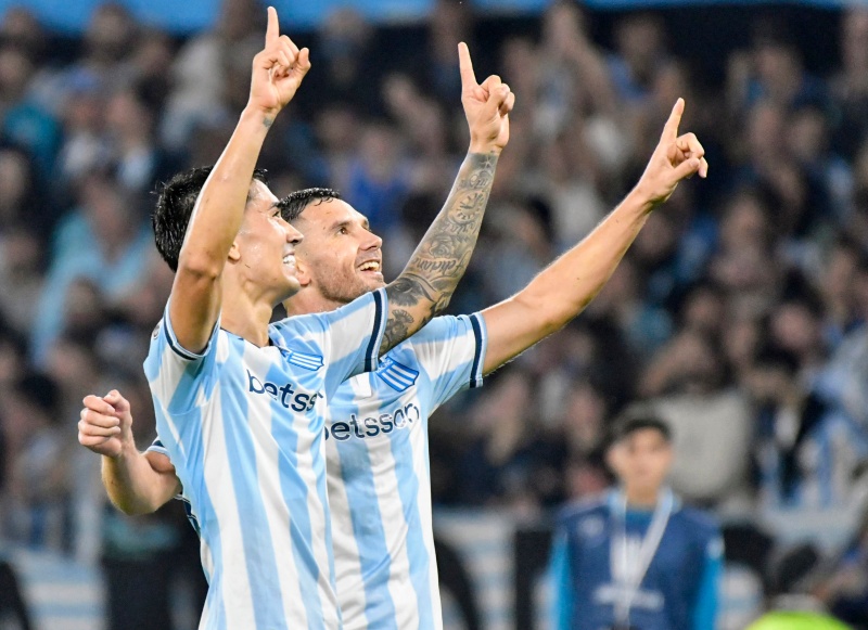 Racing goleó contundentemente a Colo Colo y avanzó a Octavos de la Copa Libertadores